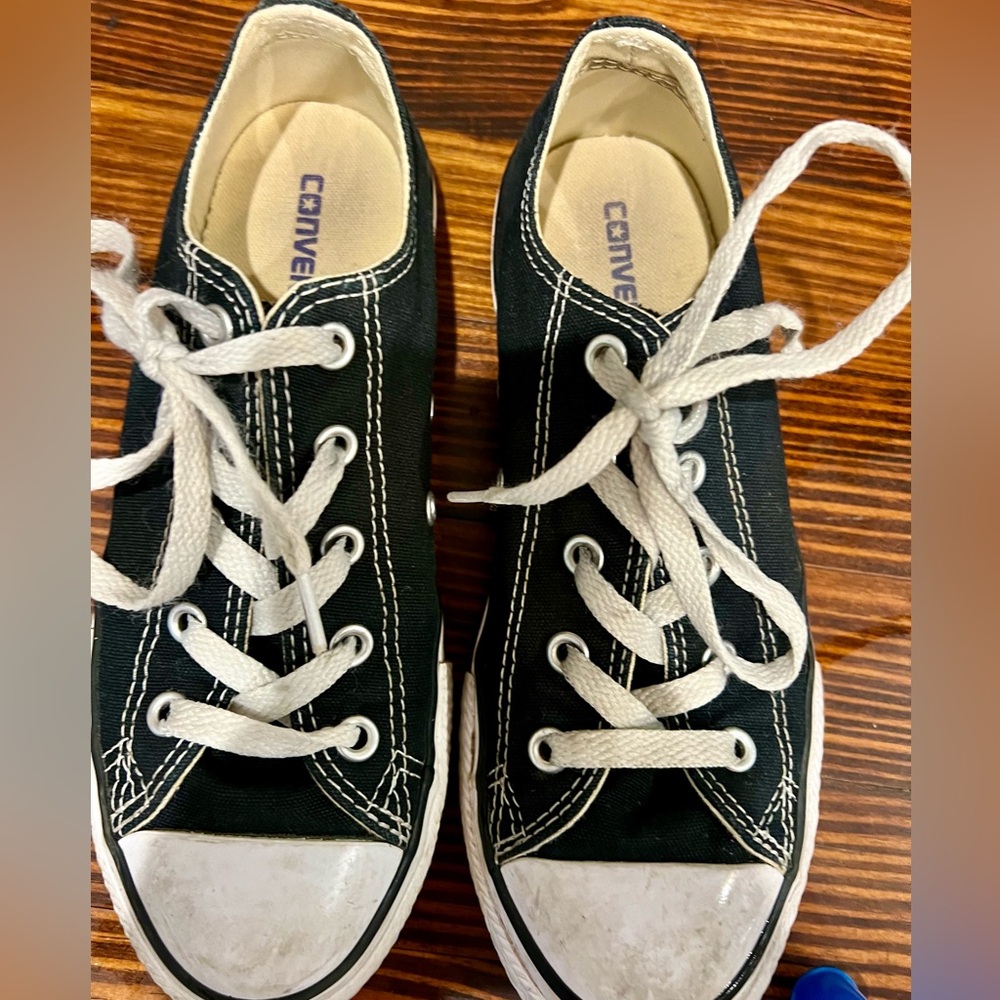 Kids Black Converse size 2 - Picture 2 of 4